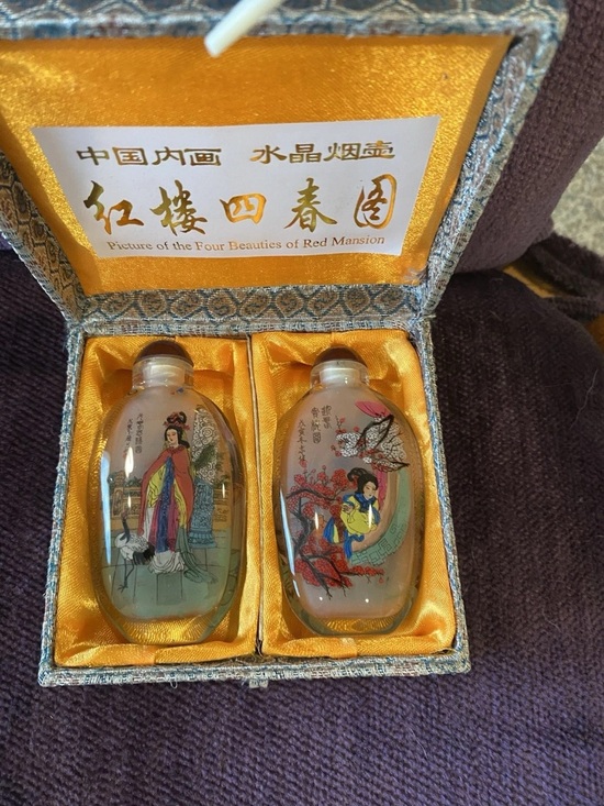 Other - Vintage snuff bottles. Four different pictures. Of the geisha women.